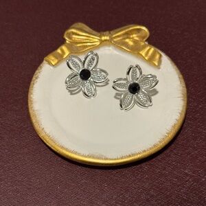 SARAH COV | Vintage Silver and Black Flower Clip On Earrings